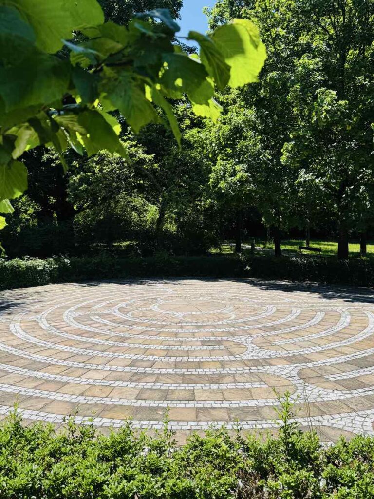 Labyrinth im Garten