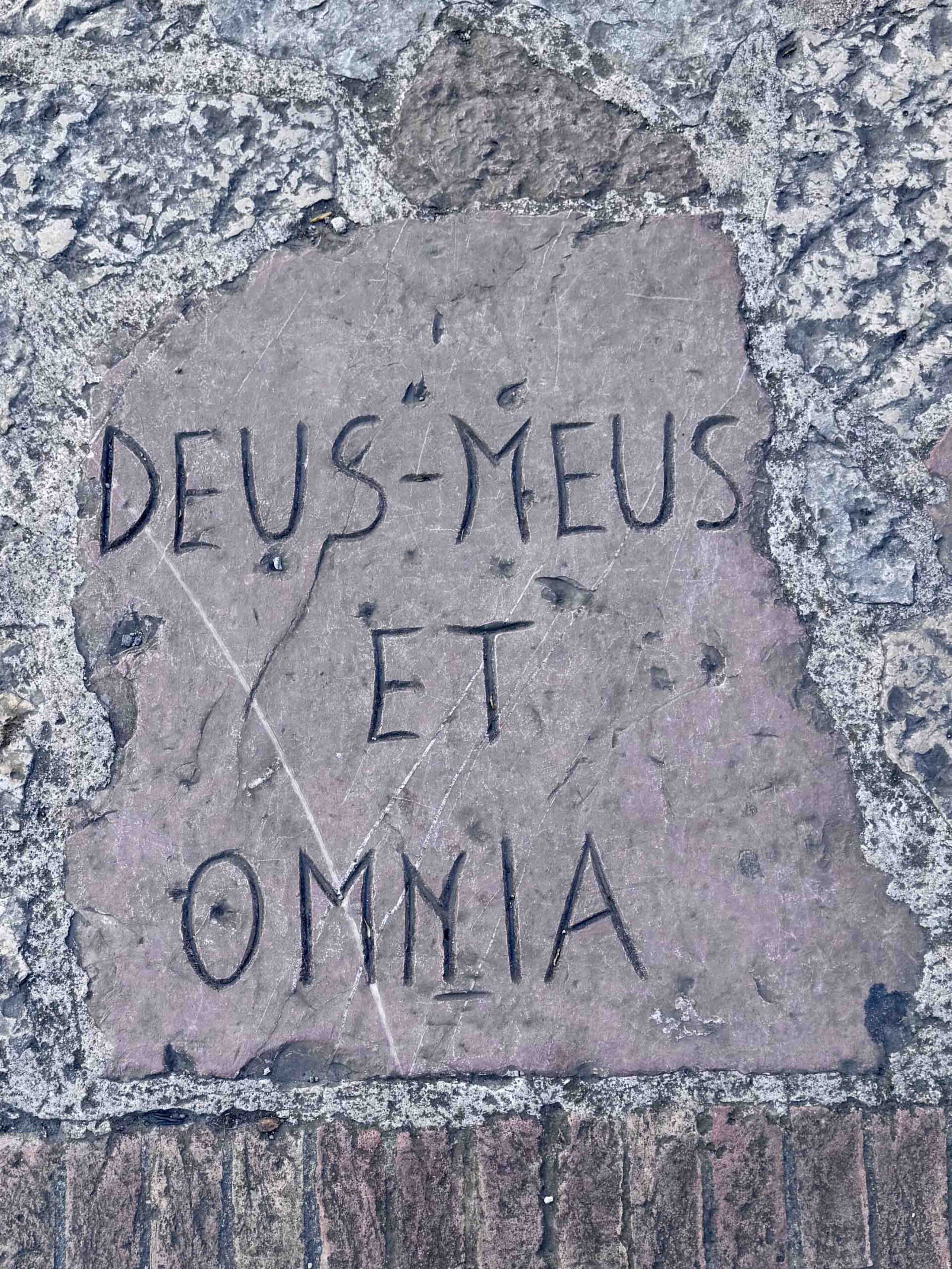 „Mein Gott und mein Alles“ – bekanntes Stoßgebet des hl. Franziskus.