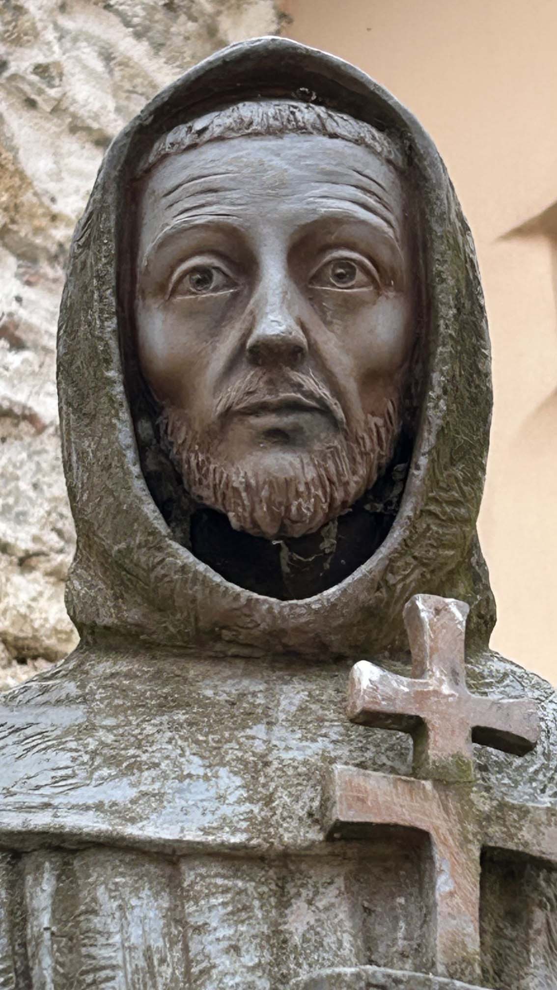 franziskus(c)sr_teresa_hametner Statue ders hl. Franziskus im Innenhof des Klosters in Fonte Colombo (c) r. Teresa Hametner