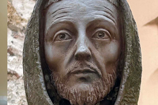 Es gibt einen besonderen Bereich im Leben des Franziskus, der mir, seit ich davon weiß, unverständlich und zum Großteil unerschlossen ist. Manchmal blitzt eine Ahnung auf, aber letztlich weiß ich nicht so recht, wie ich die Art und Weise verstehen soll, wie Franziskus mit seinem Körper und damit auch mit seiner Gesundheit umgegangen ist.